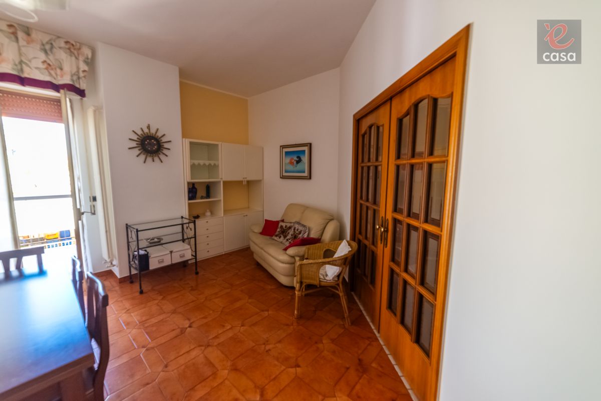 Casa indipendente di  5 vani /150 mq  a Noicattaro (zona zona villa)