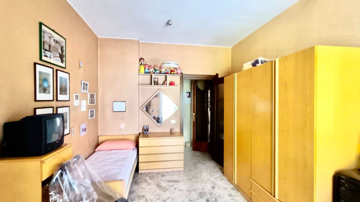 Appartamento di  6 vani /186 mq  a Bari - Poggiofranco (zona via martin luter king)