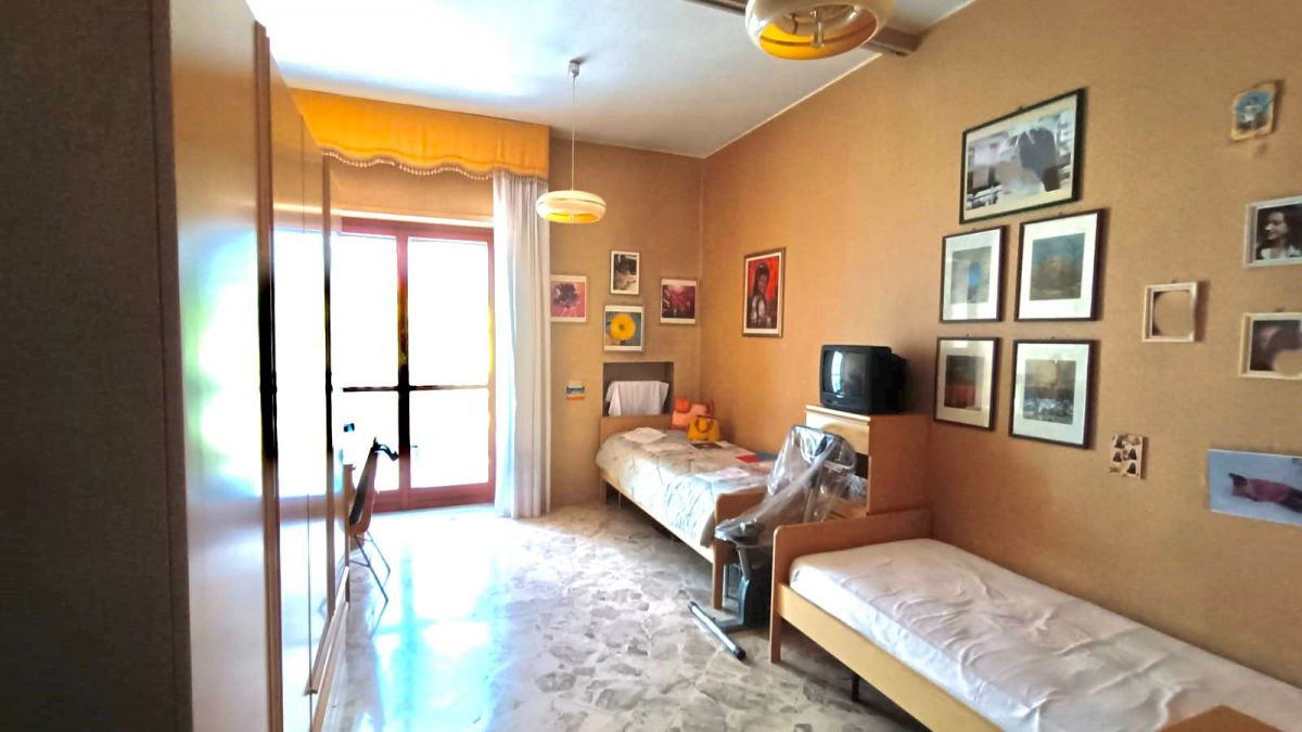 Appartamento di  6 vani /186 mq  a Bari - Poggiofranco (zona via martin luter king)