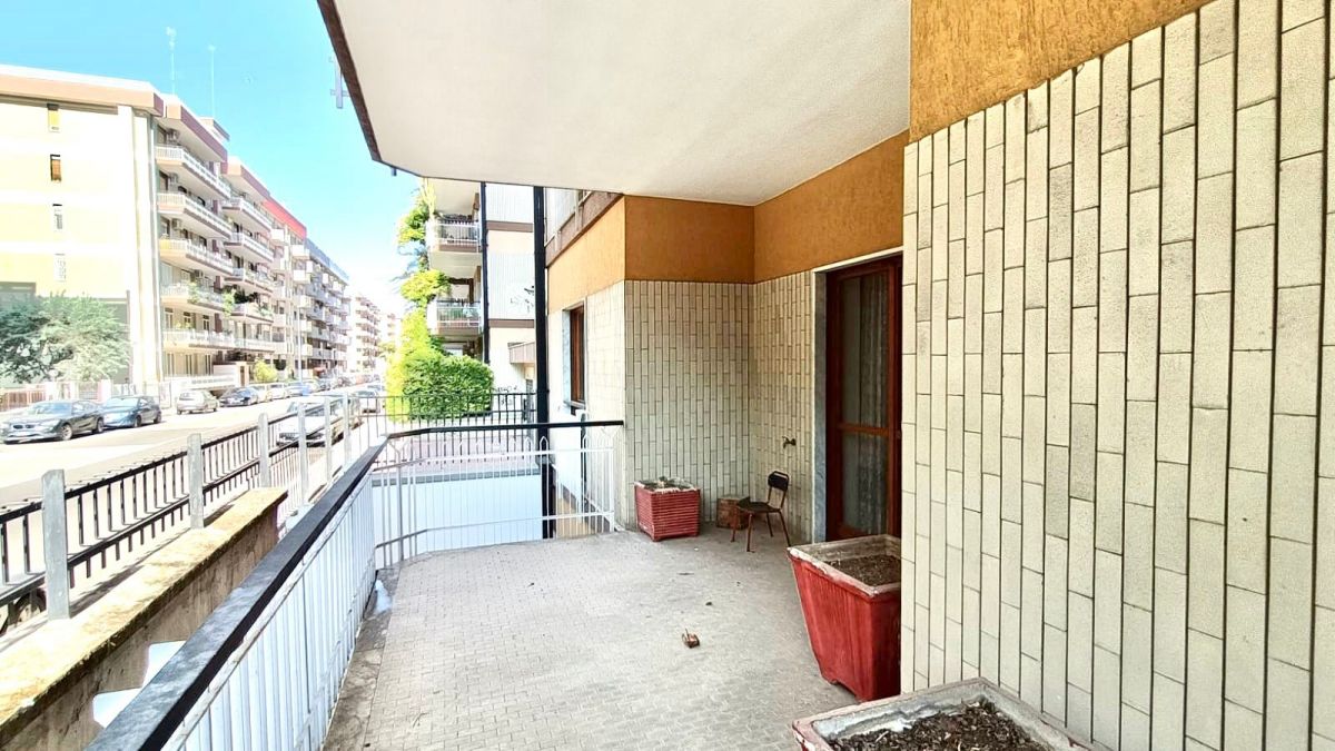 Appartamento di  6 vani /186 mq  a Bari - Poggiofranco (zona via martin luter king)