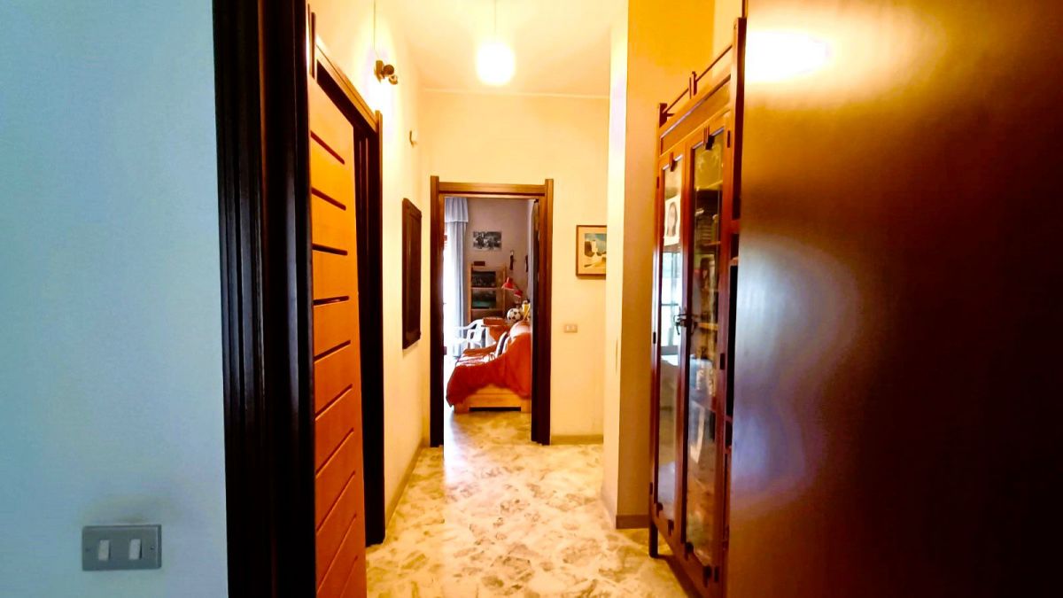 Appartamento di  6 vani /186 mq  a Bari - Poggiofranco (zona via martin luter king)