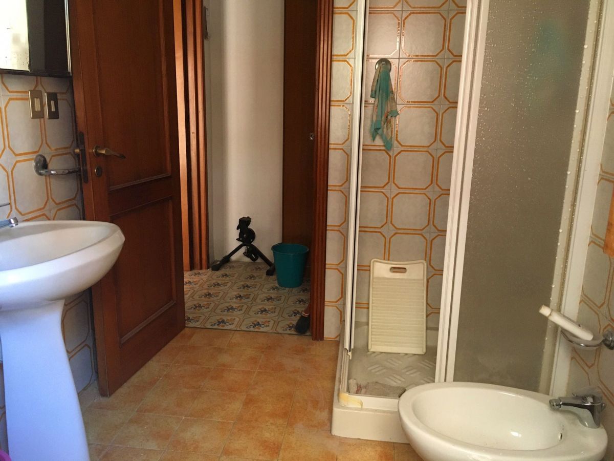 Appartamento di  5 vani /158 mq  a Bari - Picone (zona Stazione)