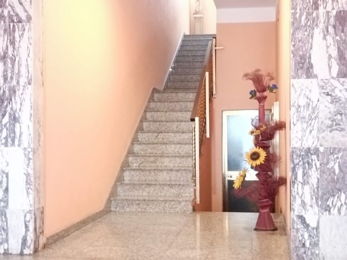 Appartamento di  5 vani /130 mq  a Andria (zona CROCI CAMAGGIO MONTINGELLI)