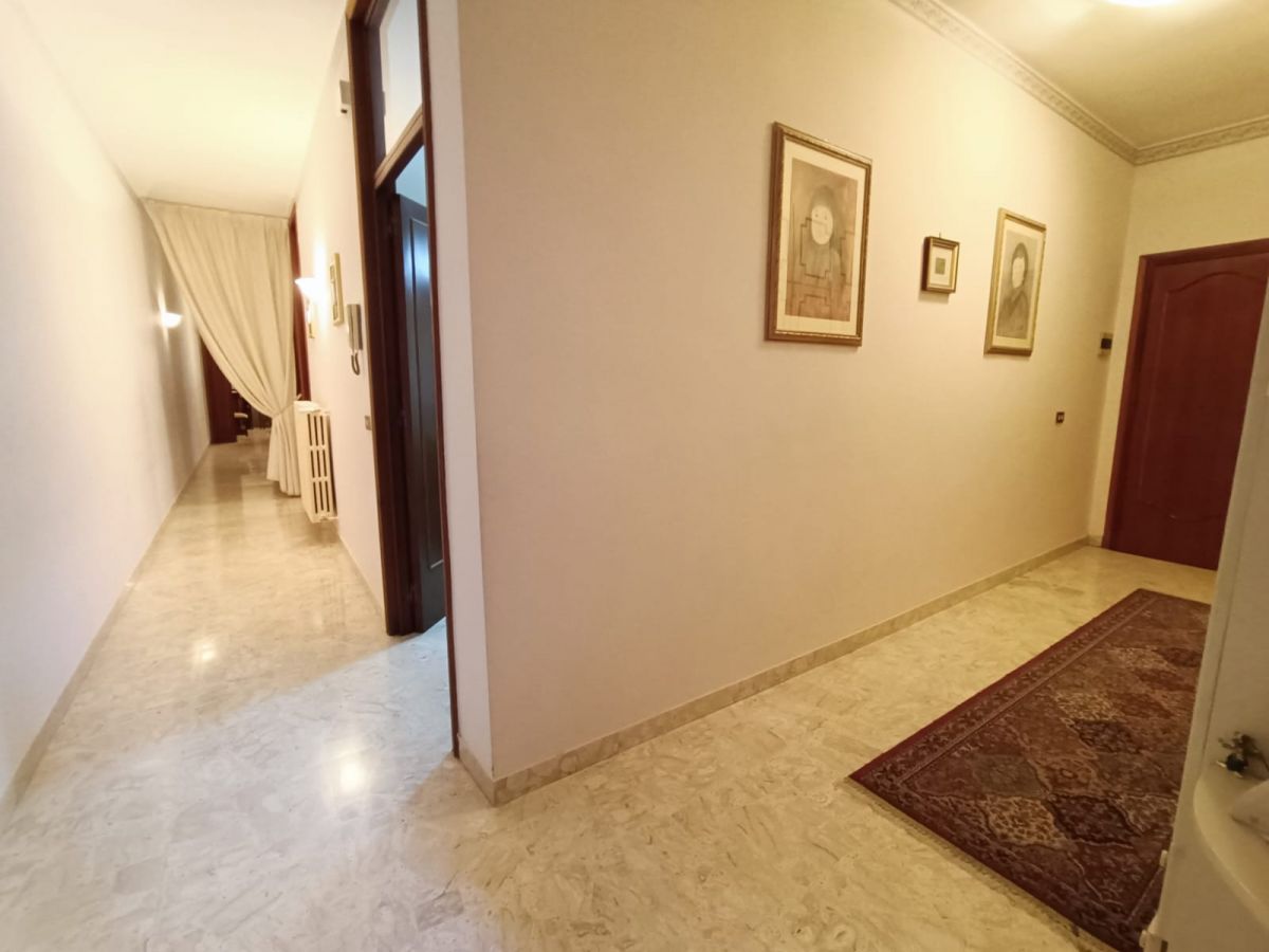 Appartamento di  4 vani /130 mq  a Andria (zona CROCI CAMAGGIO MONTINGELLI)