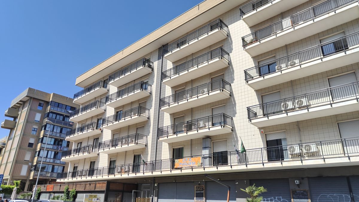 Ufficio di  4 vani /118 mq  a Bari - Carrassi (zona ex Ospedale Militare)