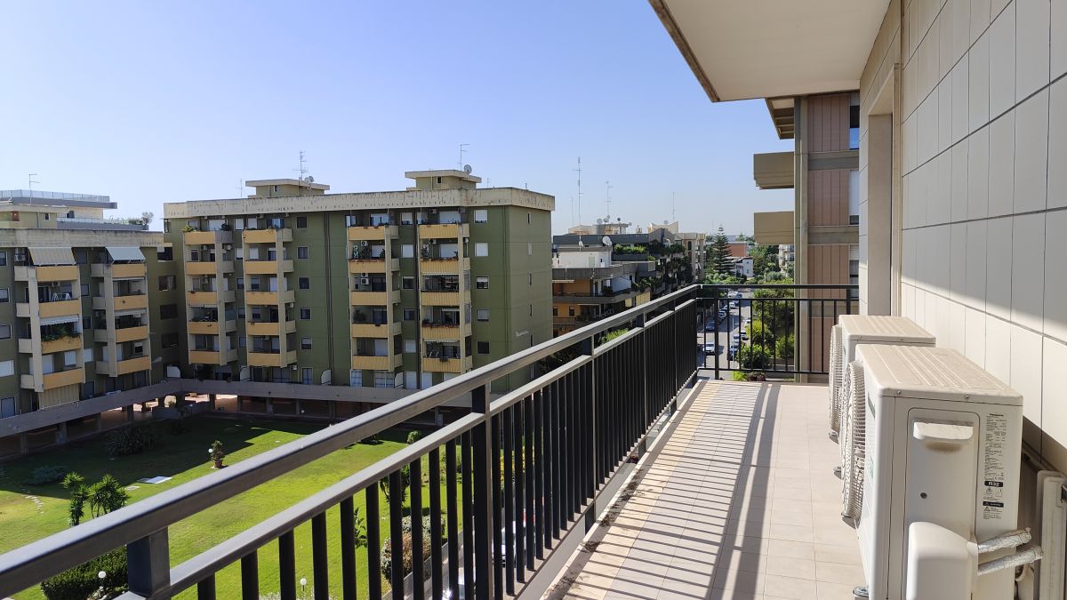 Ufficio di  4 vani /121 mq  a Bari - Carrassi (zona ex Ospedale Militare)