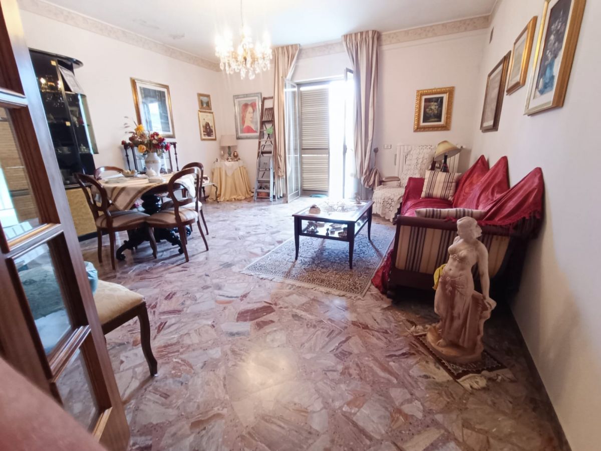 Appartamento di  5 vani /130 mq  a Andria (zona CROCI CAMAGGIO MONTINGELLI)