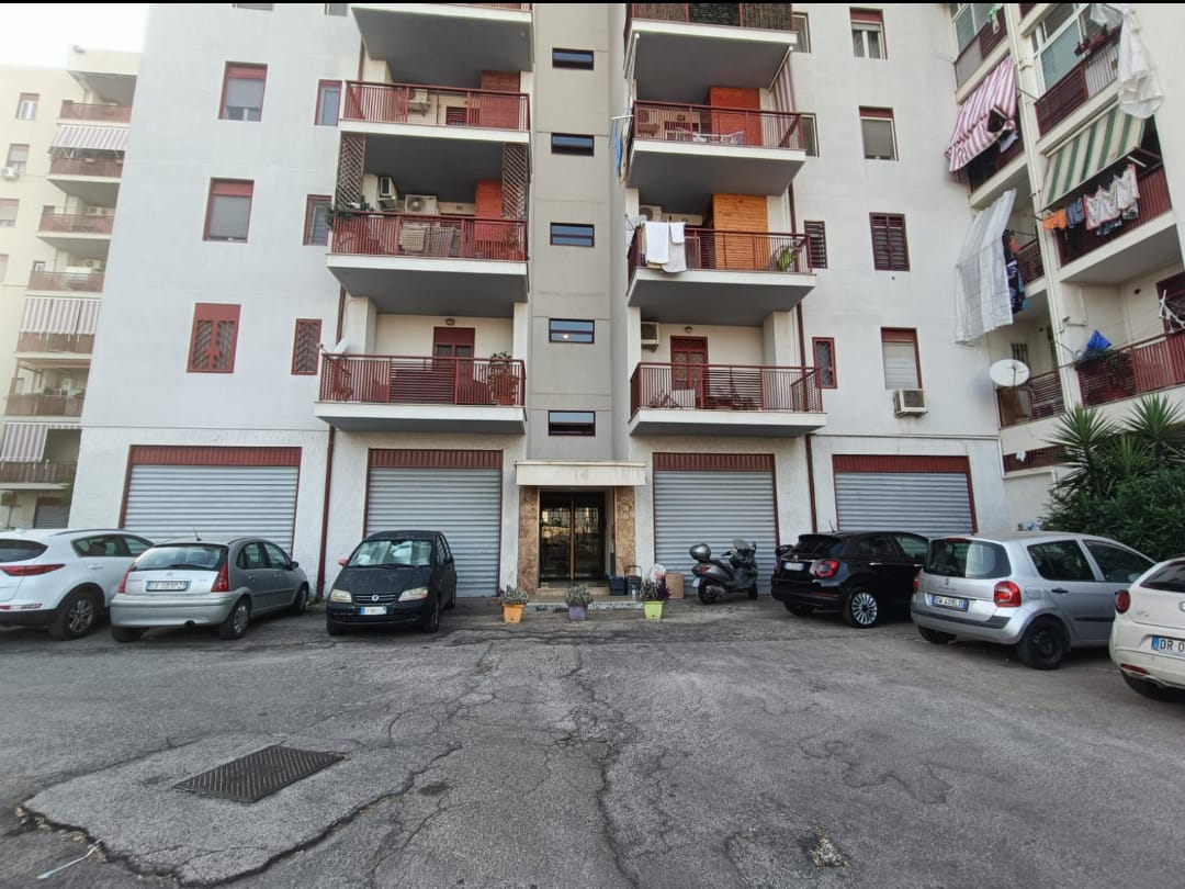 Appartamento di  3 vani /115 mq  a Modugno (zona Porto Torres)