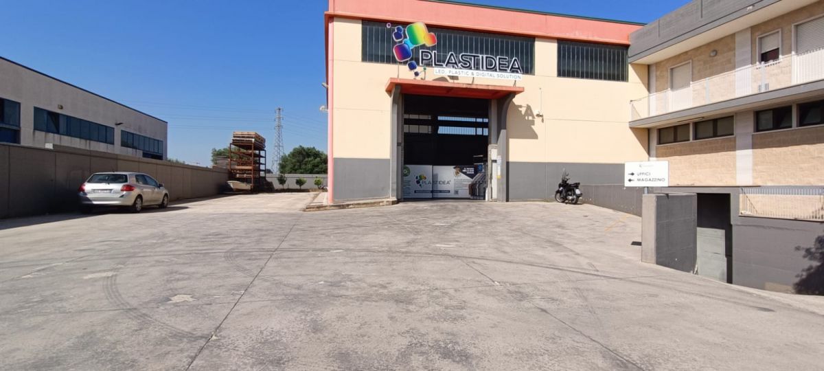 Capannone di  6 vani /860 mq  a Modugno (zona Zona Industriale)