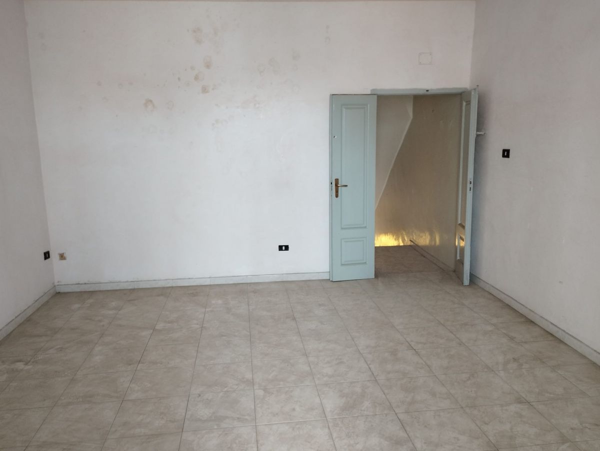 Casa indipendente di  4 vani /165 mq  a Bari - Ceglie del Campo