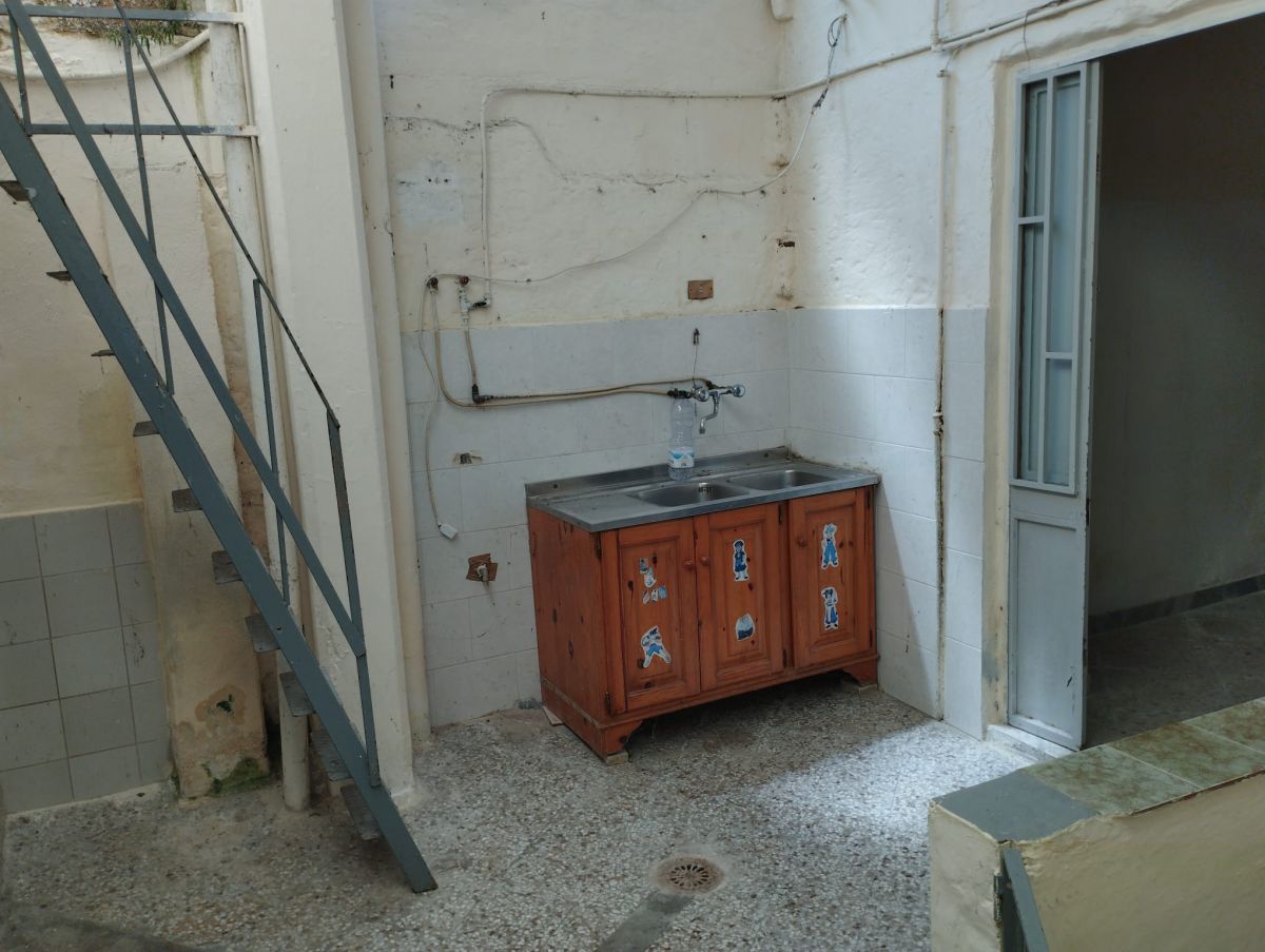 Casa indipendente di  4 vani /165 mq  a Bari - Ceglie del Campo