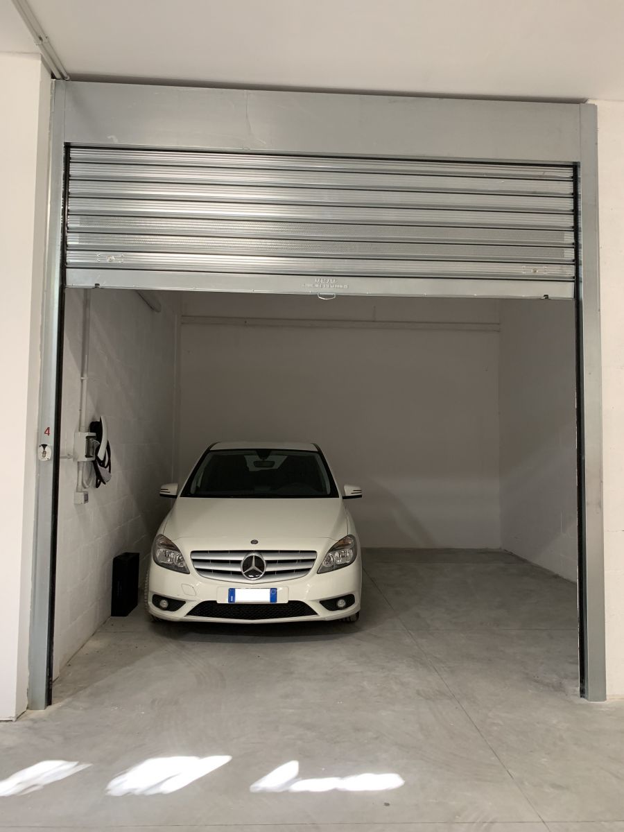 Box / Garage / Posto Auto di  1 vani /23 mq  a Bari - Poggiofranco (zona viale concilio vaticano)