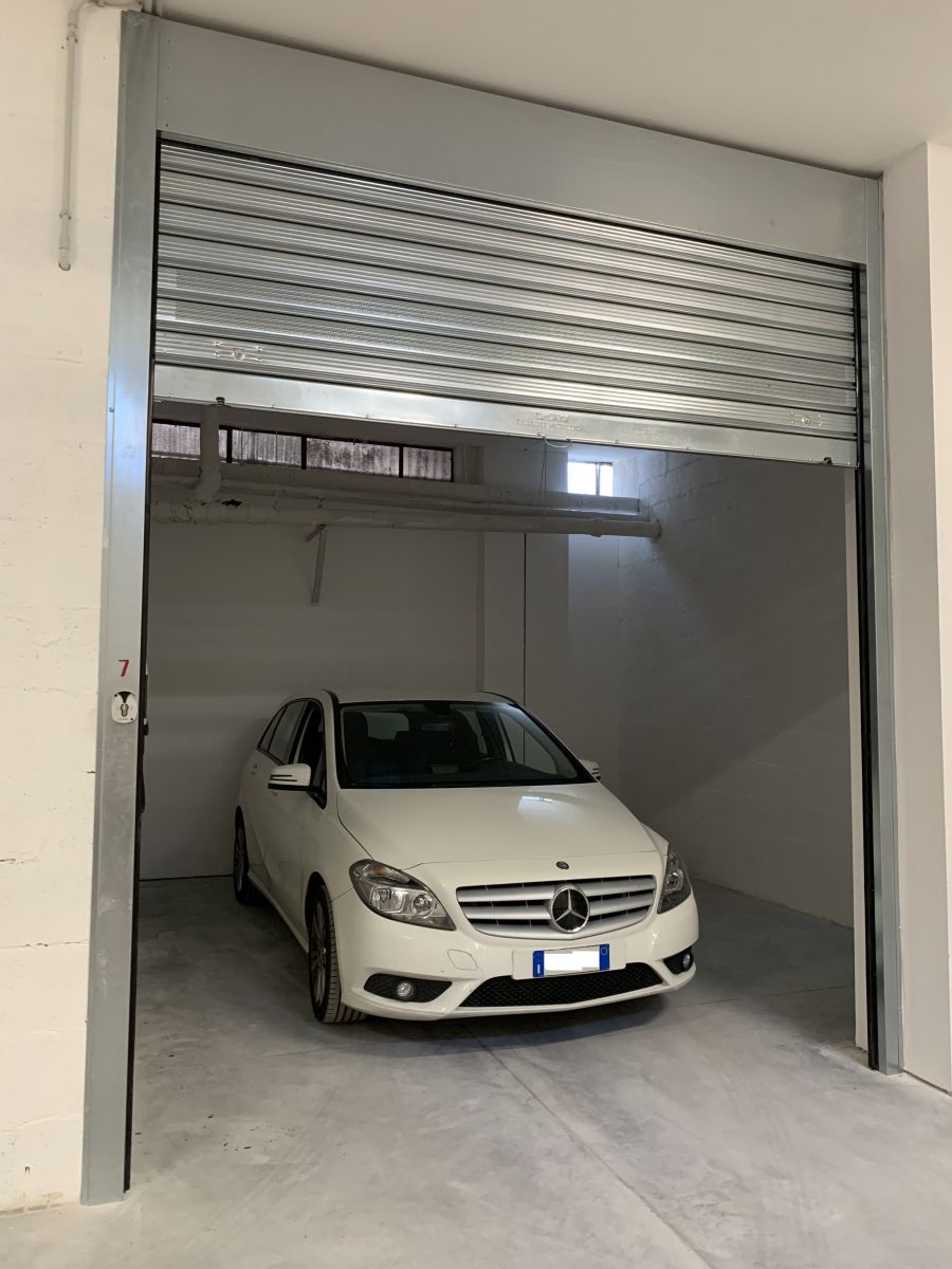 Box / Garage / Posto Auto di  1 vani /23 mq  a Bari - Poggiofranco (zona viale concilio vaticano)