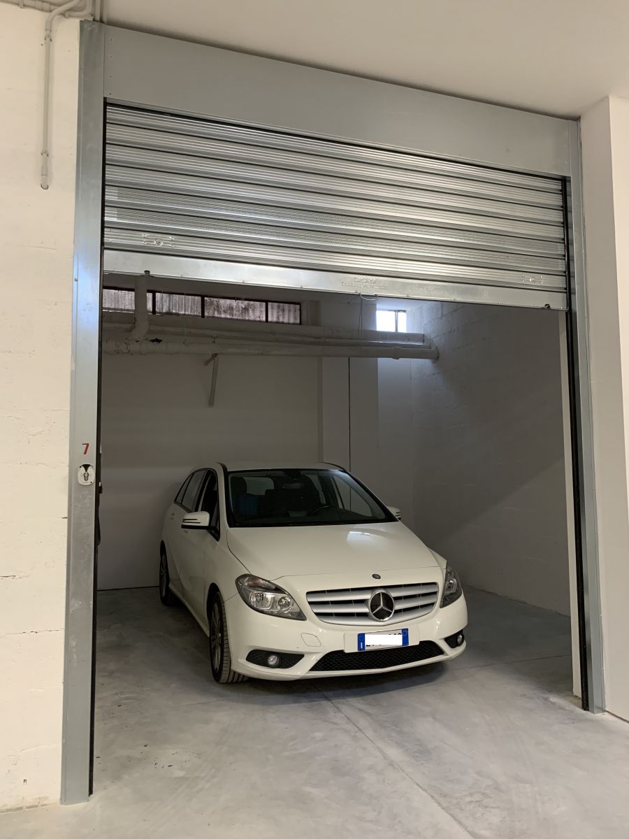 Box / Garage / Posto Auto di  1 vani /23 mq  a Bari - Poggiofranco (zona viale concilio vaticano)