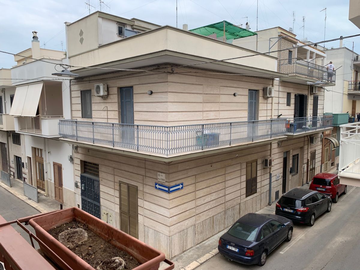 Appartamento di  3 vani /79 mq  a Noicattaro (zona Centro)