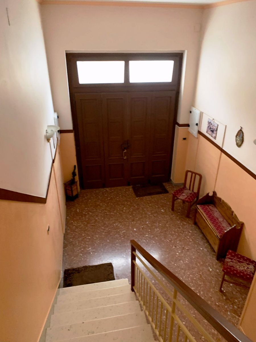 Appartamento di  3 vani /79 mq  a Noicattaro (zona Centro)