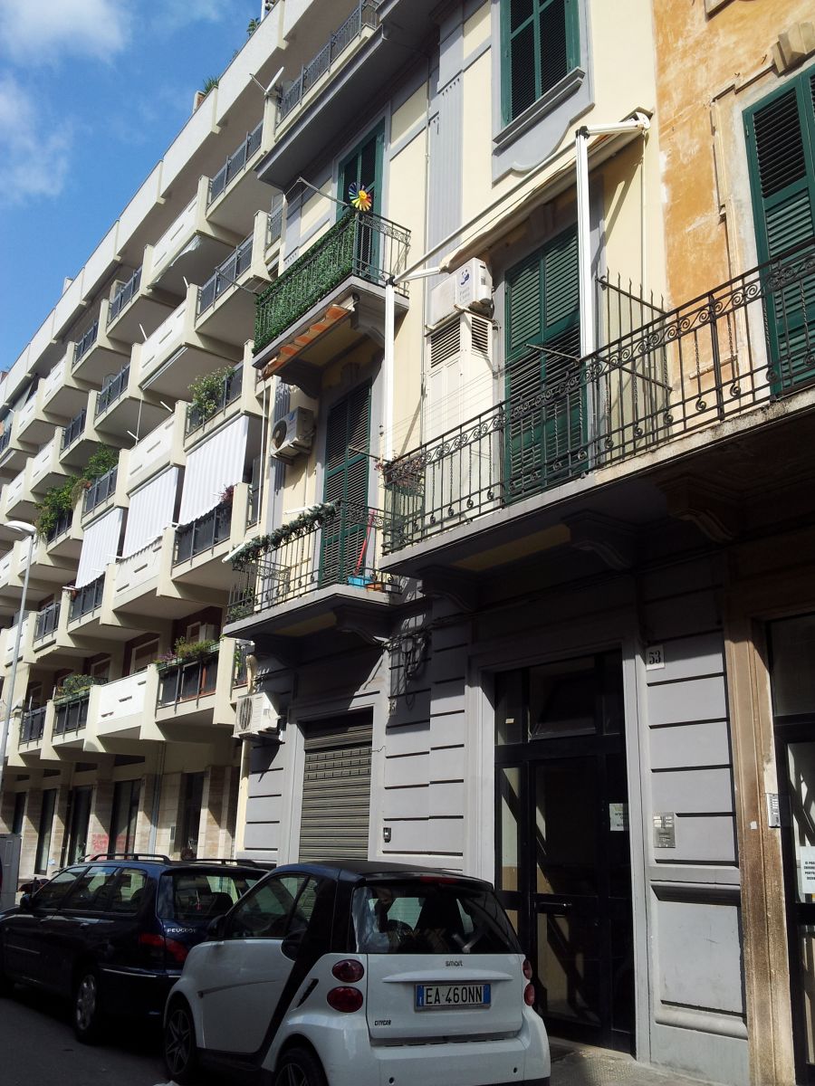 Appartamento di  3 vani /70 mq  a Bari - Carrassi (zona 2° trav. dopo il carcere)