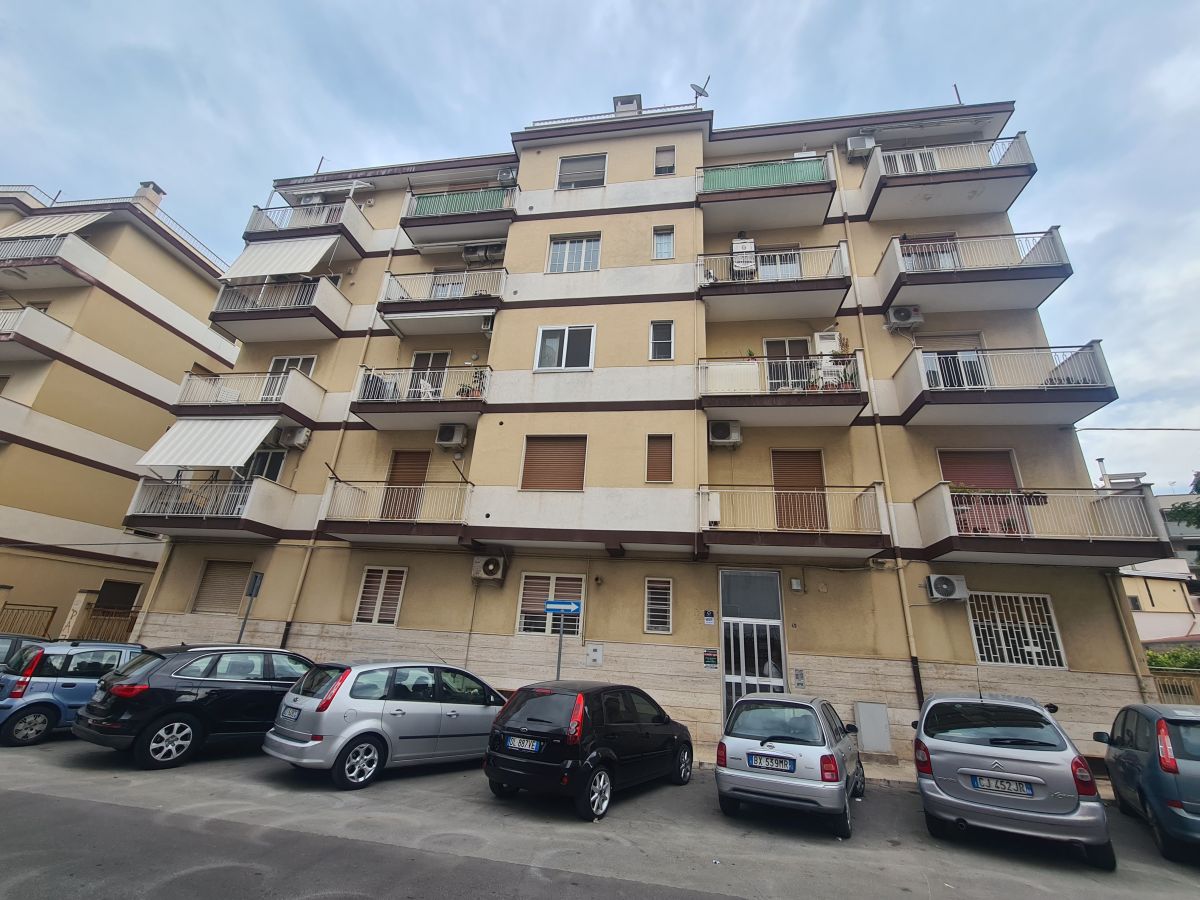 Appartamento di  3 vani /90 mq  a Bisceglie (zona Seminario)