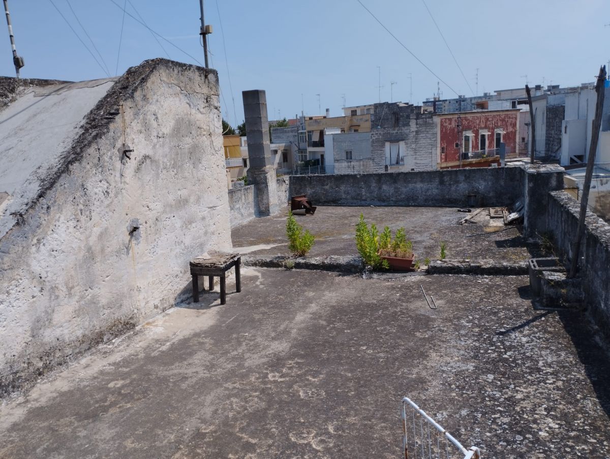 Casa indipendente di  4 vani /165 mq  a Bari - Ceglie del Campo