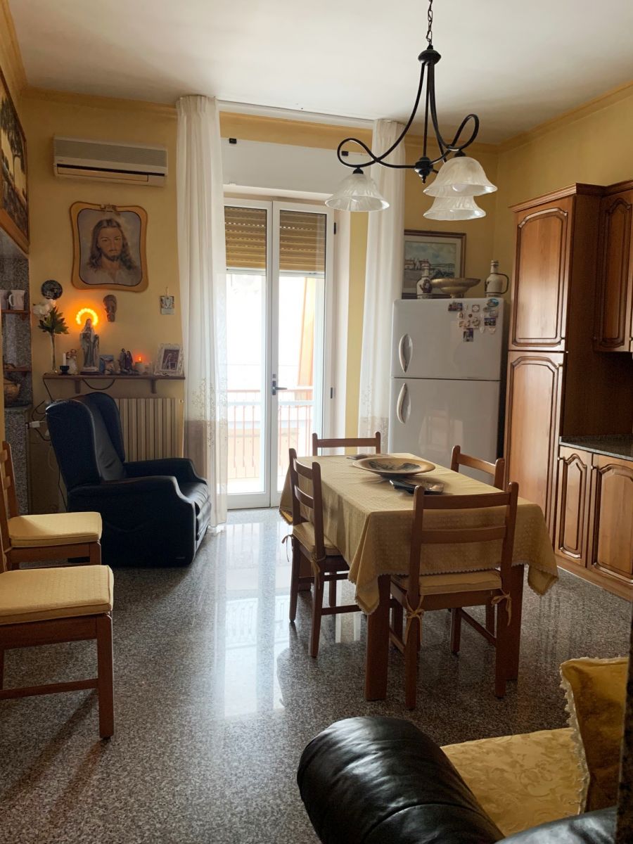 Appartamento di  3 vani /79 mq  a Noicattaro (zona Centro)