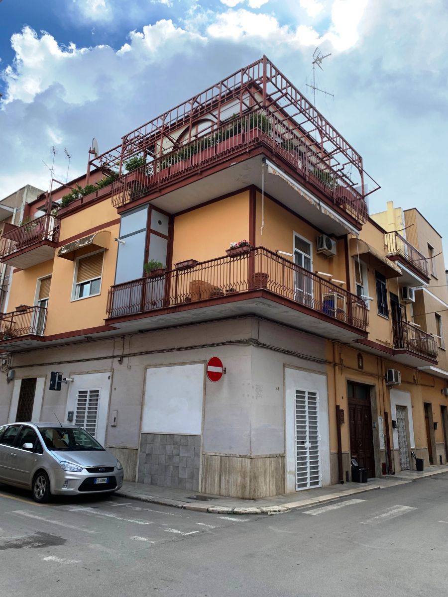 Appartamento di  3 vani /79 mq  a Noicattaro (zona Centro)