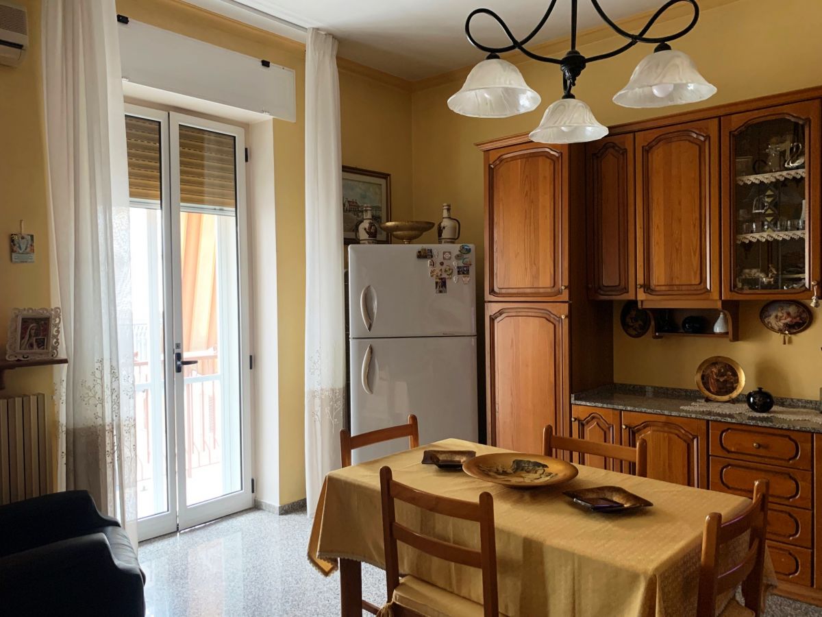 Appartamento di  3 vani /79 mq  a Noicattaro (zona Centro)