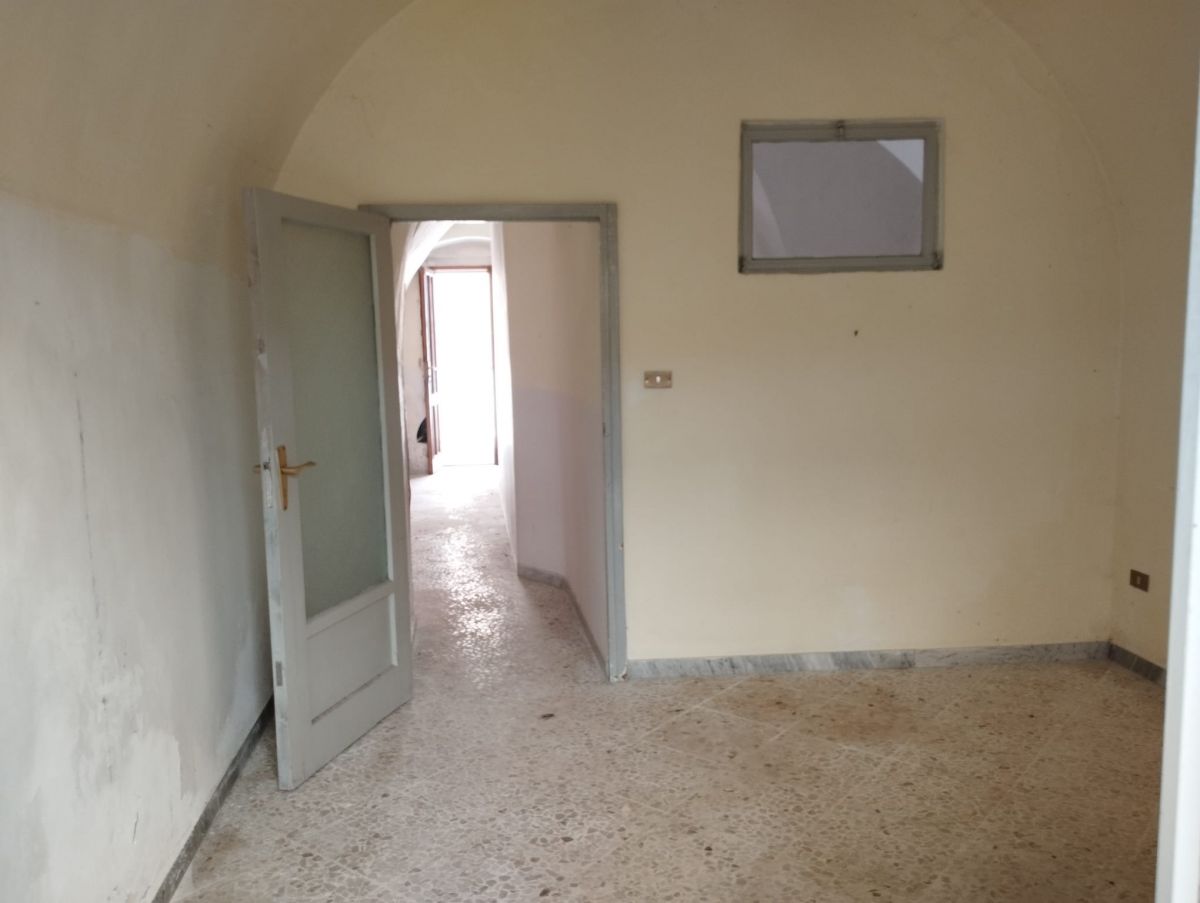 Casa indipendente di  4 vani /165 mq  a Bari - Ceglie del Campo