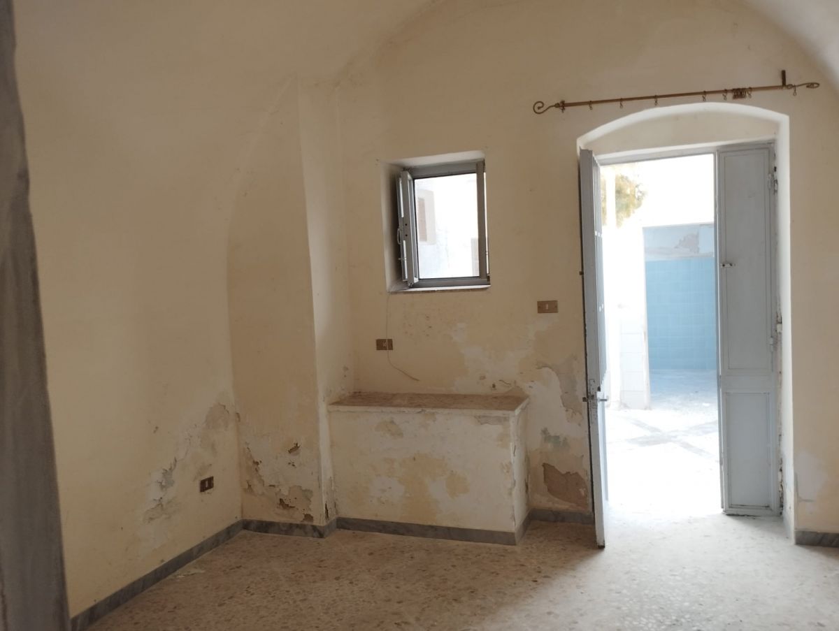 Casa indipendente di  4 vani /165 mq  a Bari - Ceglie del Campo