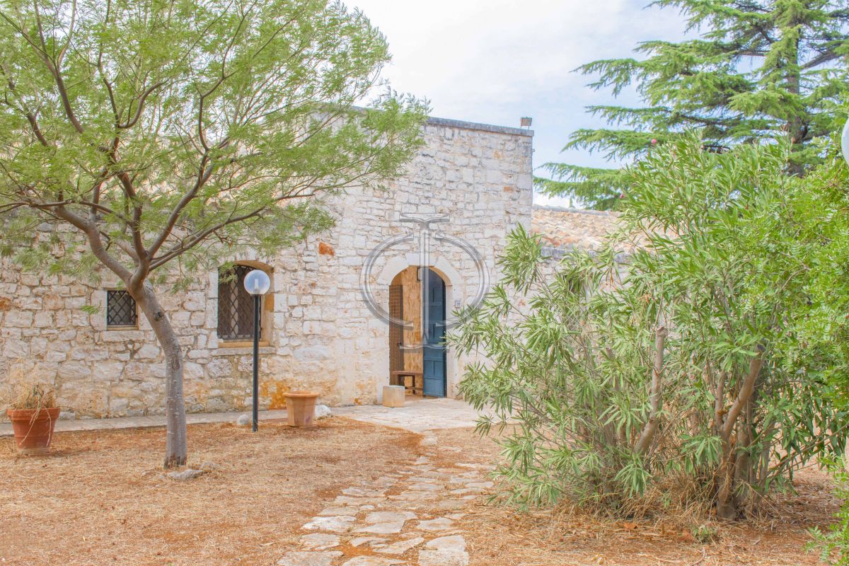 Rustico / Casale / Masseria di  6 vani /600 mq  a Conversano