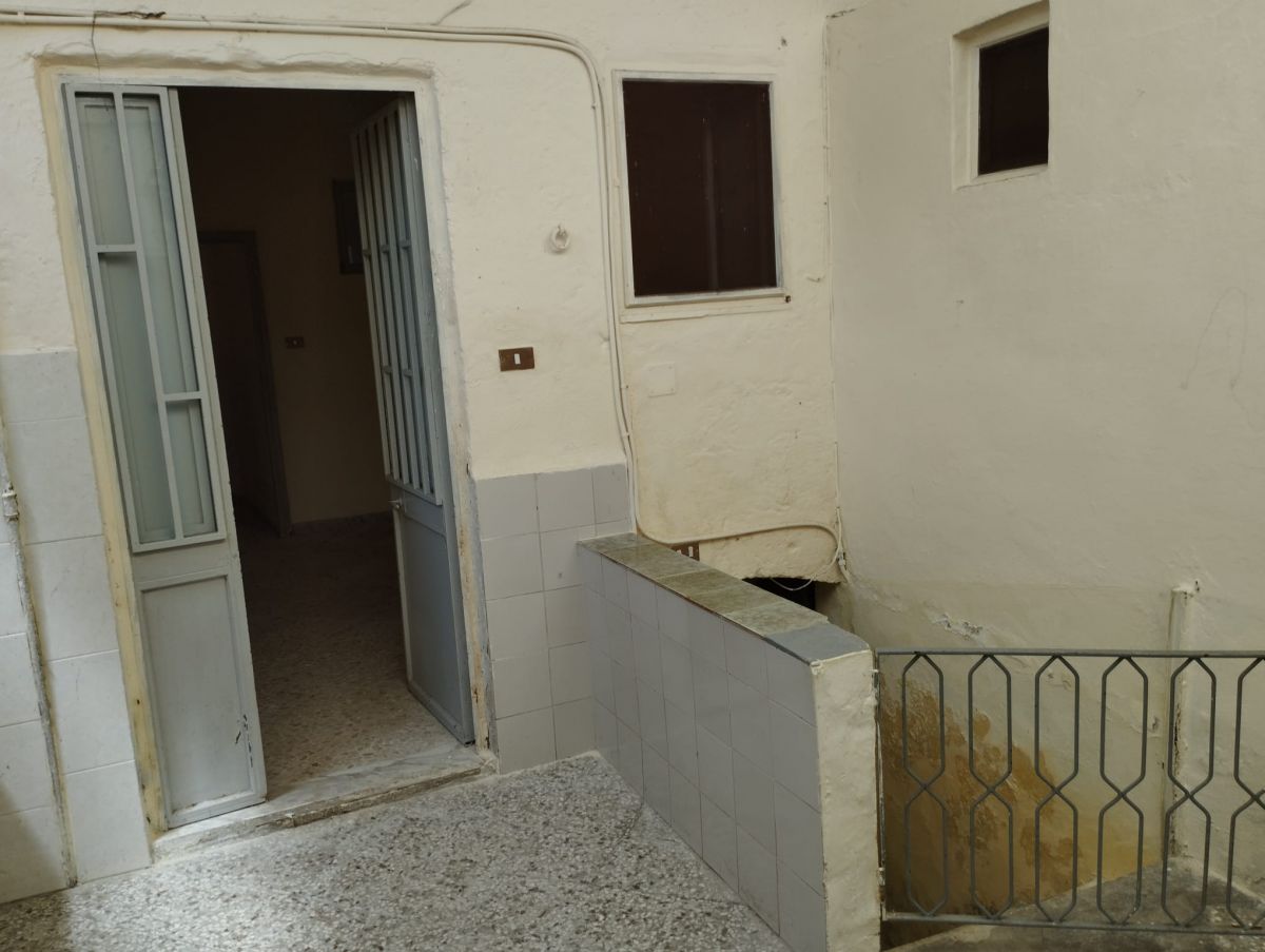 Casa indipendente di  4 vani /165 mq  a Bari - Ceglie del Campo