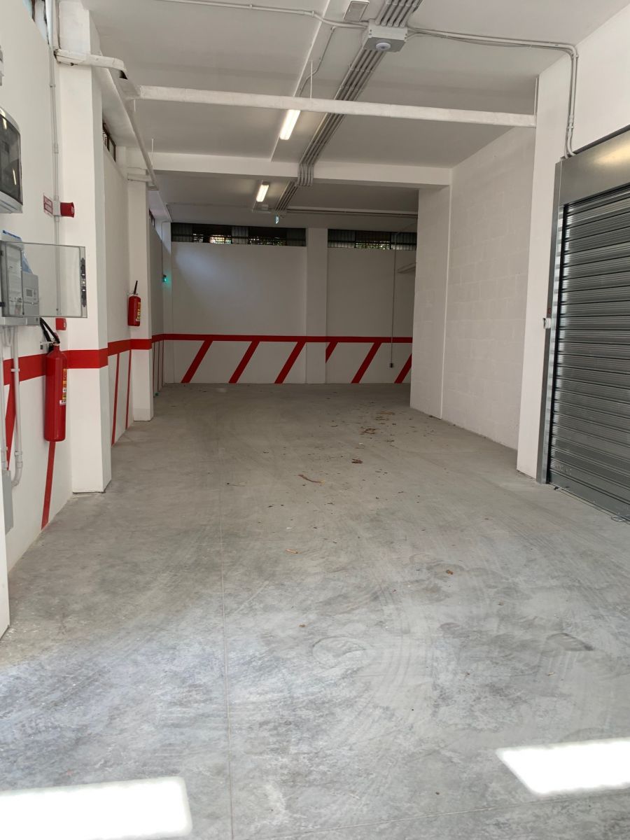 Box / Garage / Posto Auto di  1 vani /23 mq  a Bari - Poggiofranco (zona viale concilio vaticano)