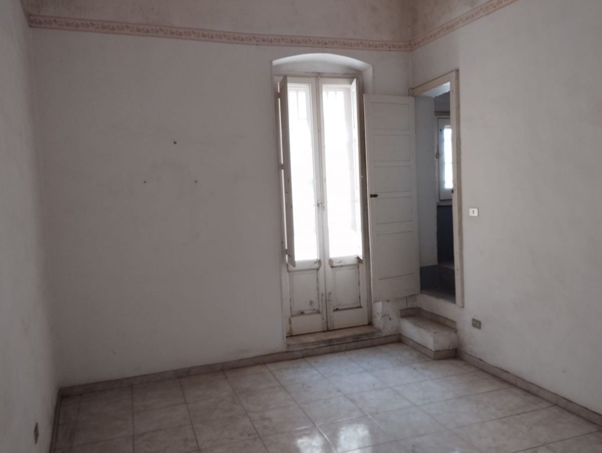 Casa indipendente di  4 vani /165 mq  a Bari - Ceglie del Campo