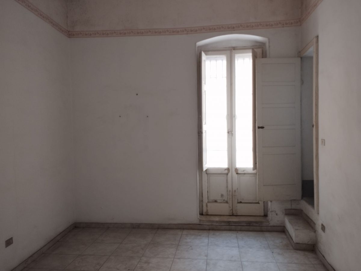 Casa indipendente di  4 vani /165 mq  a Bari - Ceglie del Campo