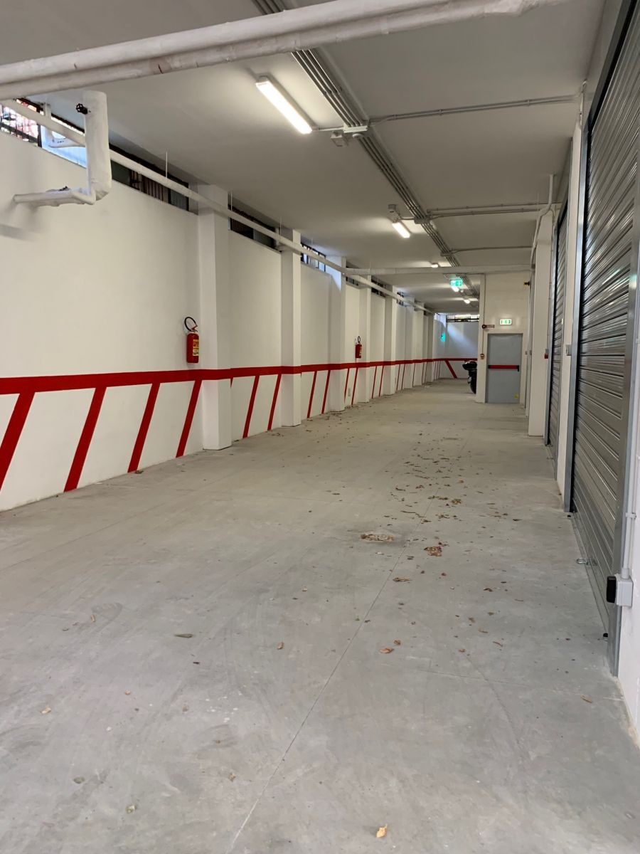 Box / Garage / Posto Auto di  1 vani /23 mq  a Bari - Poggiofranco (zona viale concilio vaticano)