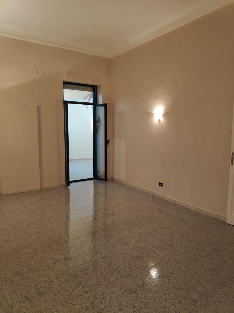 Appartamento di  3 vani /70 mq  a Bari - Carrassi (zona 2° trav. dopo il carcere)