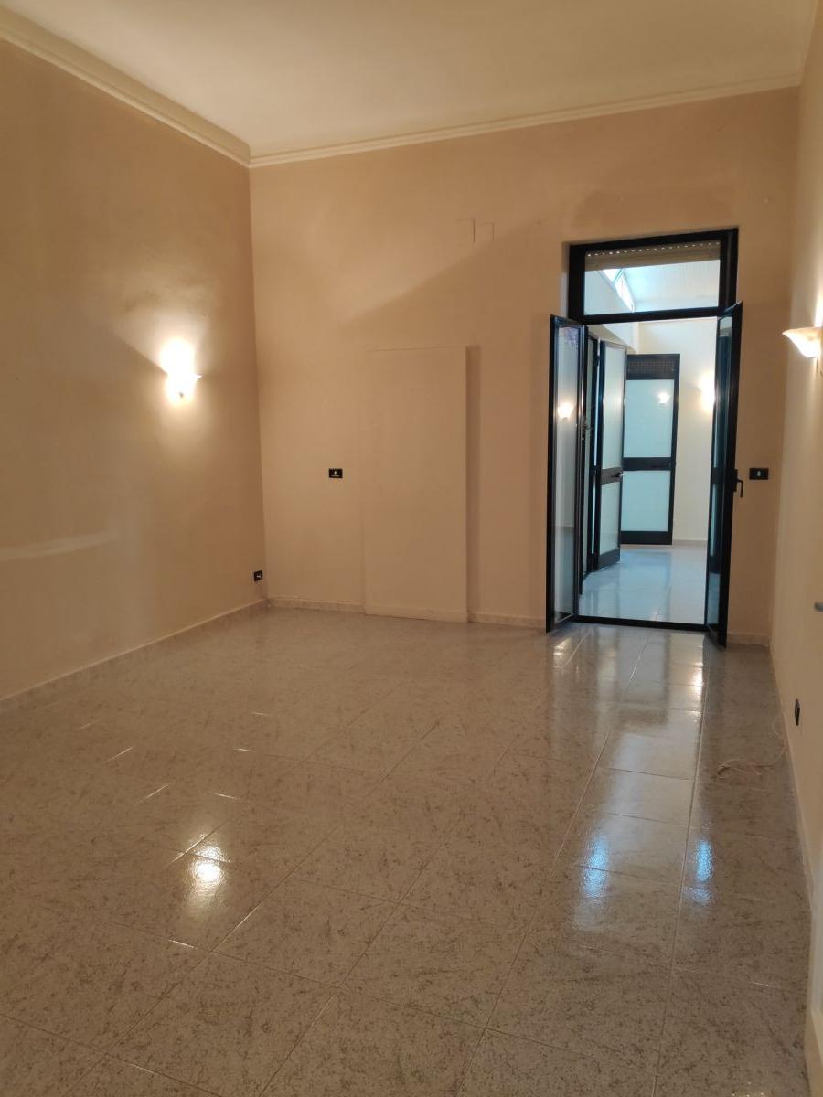 Appartamento di  3 vani /70 mq  a Bari - Carrassi (zona 2° trav. dopo il carcere)