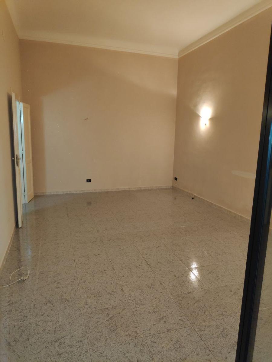 Appartamento di  3 vani /70 mq  a Bari - Carrassi (zona 2° trav. dopo il carcere)