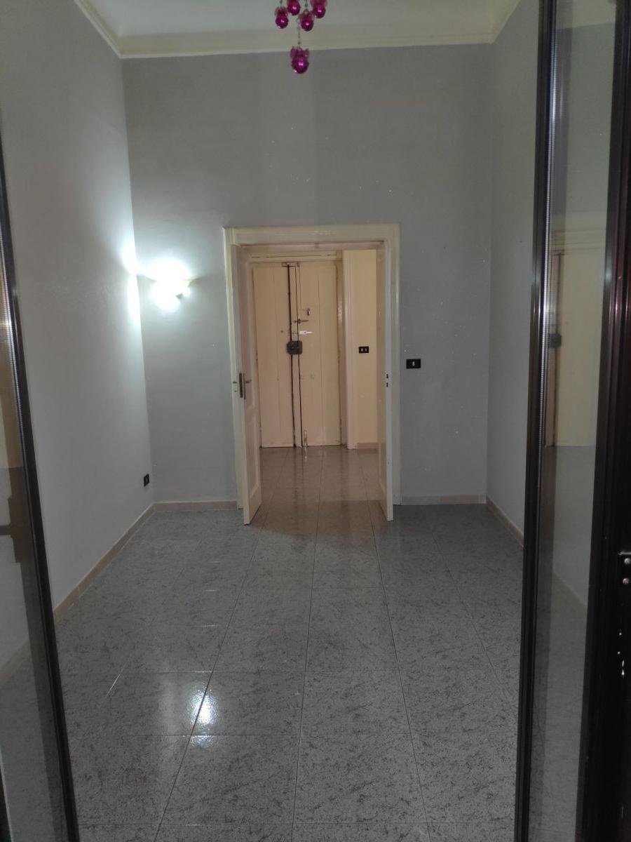 Appartamento di  3 vani /70 mq  a Bari - Carrassi (zona 2° trav. dopo il carcere)