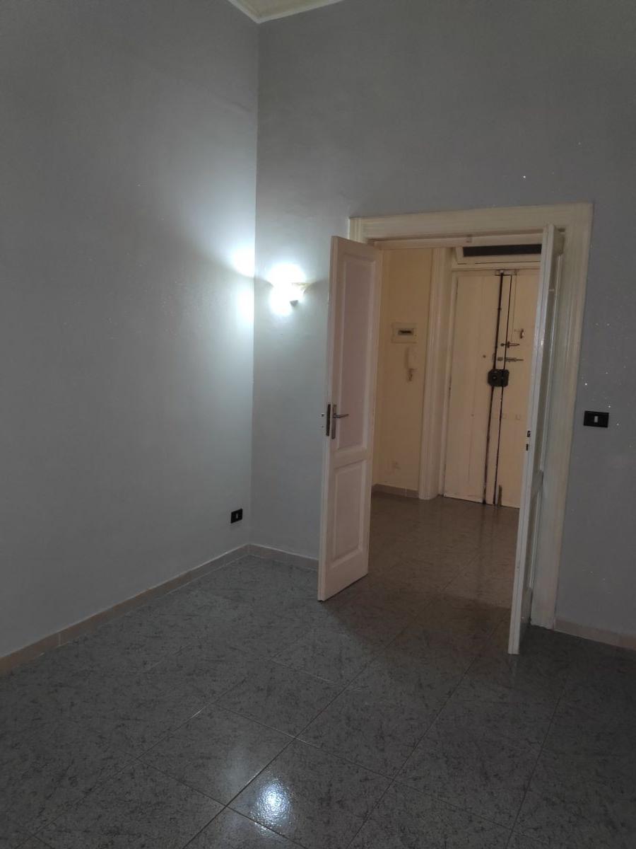 Appartamento di  3 vani /70 mq  a Bari - Carrassi (zona 2° trav. dopo il carcere)