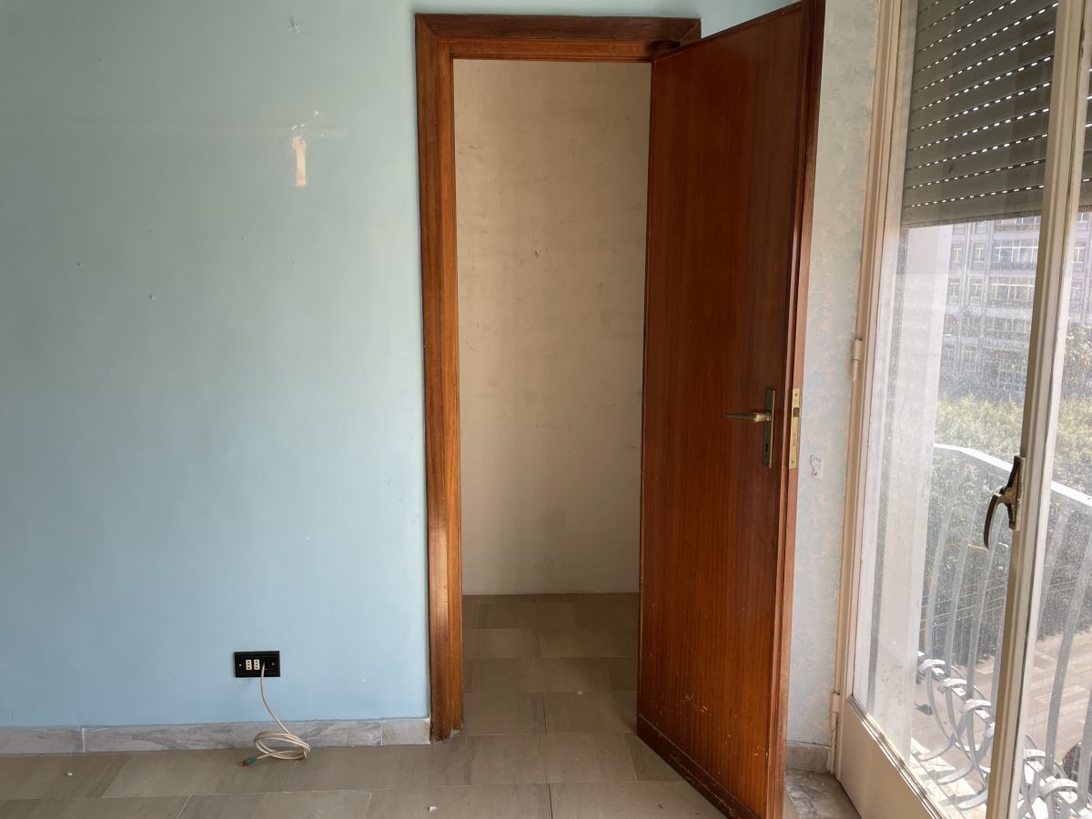 Appartamento di  5 vani /137 mq  a Bari - Libertà  (zona Via Crispi)