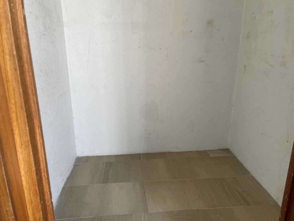 Appartamento di  5 vani /137 mq  a Bari - Libertà  (zona Via Crispi)