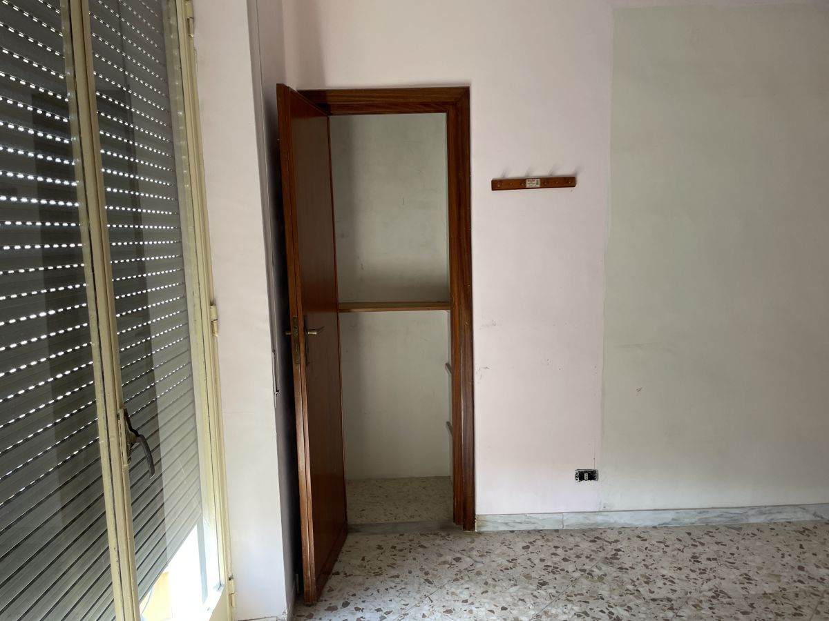 Appartamento di  5 vani /137 mq  a Bari - Libertà  (zona Via Crispi)