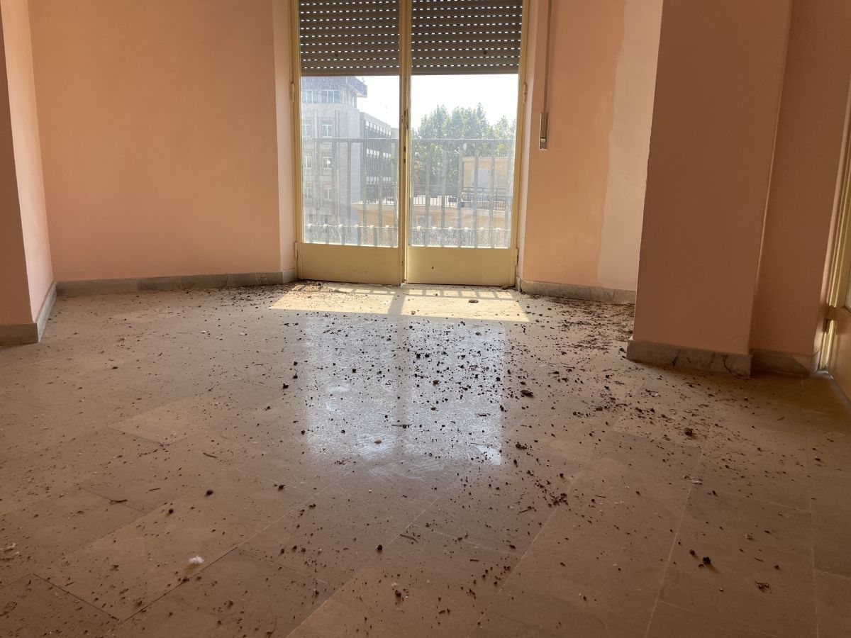 Appartamento di  5 vani /137 mq  a Bari - Libertà  (zona Via Crispi)