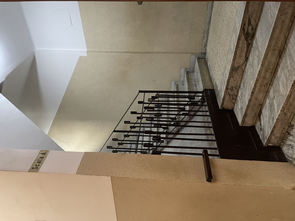 Appartamento di  5 vani /137 mq  a Bari - Libertà  (zona Via Crispi)