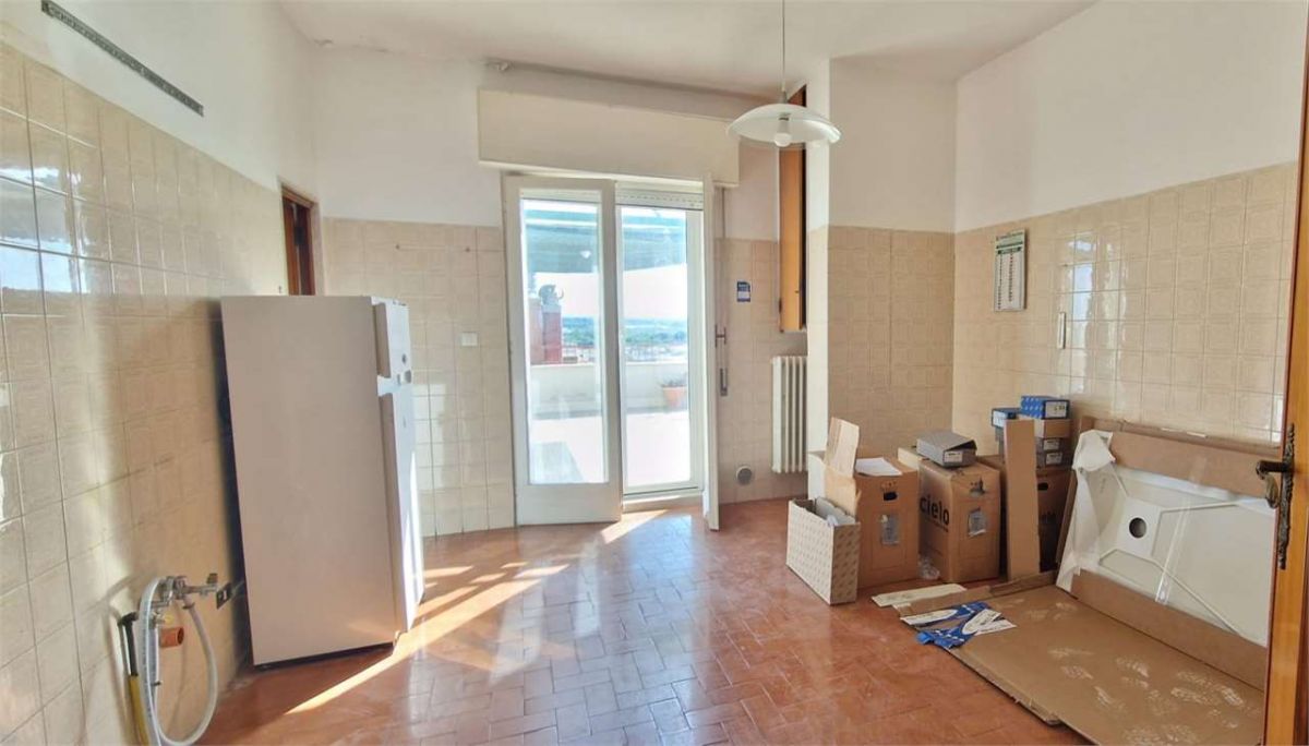 Appartamento di  3 vani /155 mq  a Trani (zona Centro)