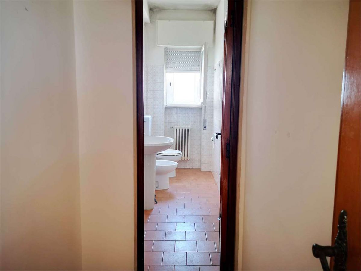 Appartamento di  3 vani /155 mq  a Trani (zona Centro)