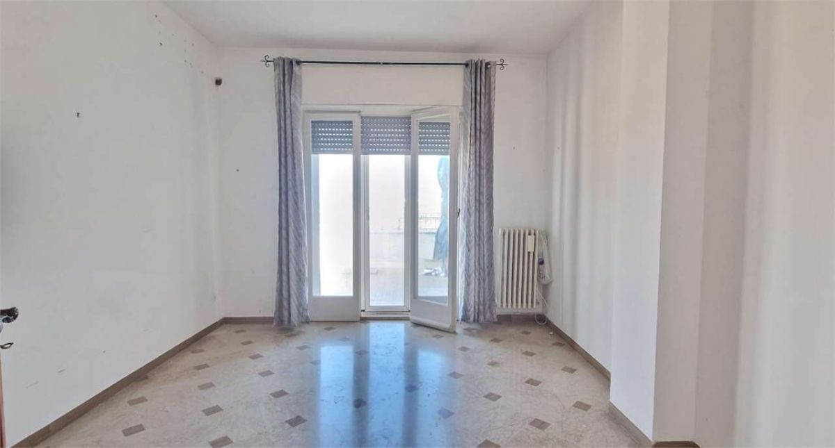 Appartamento di  3 vani /155 mq  a Trani (zona Centro)