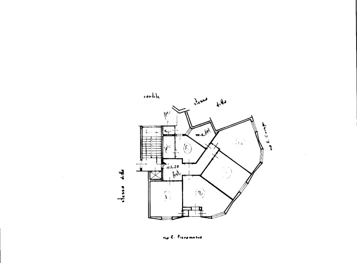 Appartamento di  5 vani /137 mq  a Bari - Libertà  (zona Via Crispi)