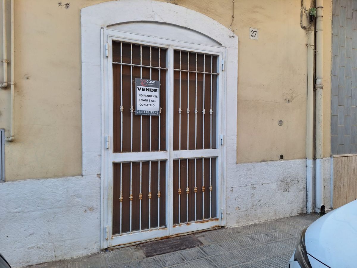 Casa indipendente di  3 vani /80 mq  a Noicattaro (zona zona villa)