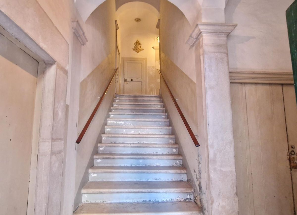 Appartamento di  5 vani /174 mq  a Bisceglie (zona Centro)